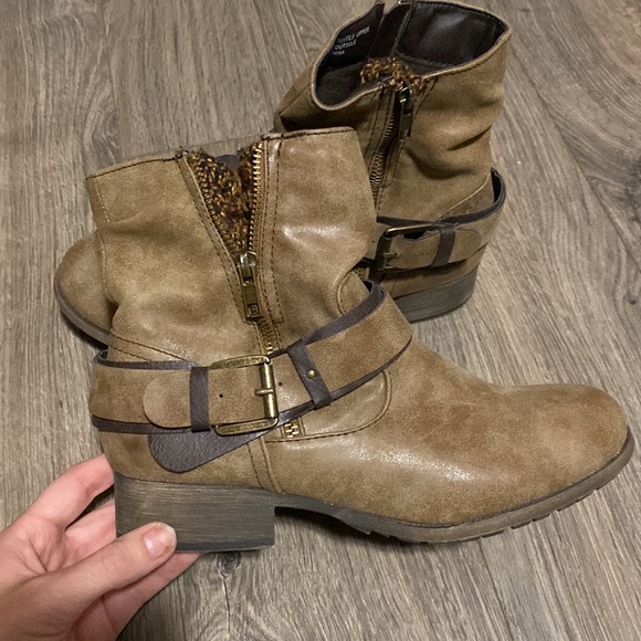 Booties - Picture 3 of 3